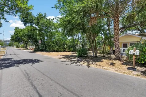 3301 W Woodlawn Avenue Tampa FL 33607