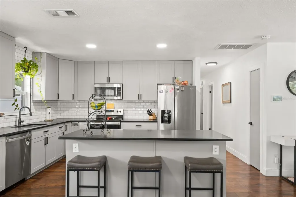 801 E Hanlon Street Tampa FL 33604