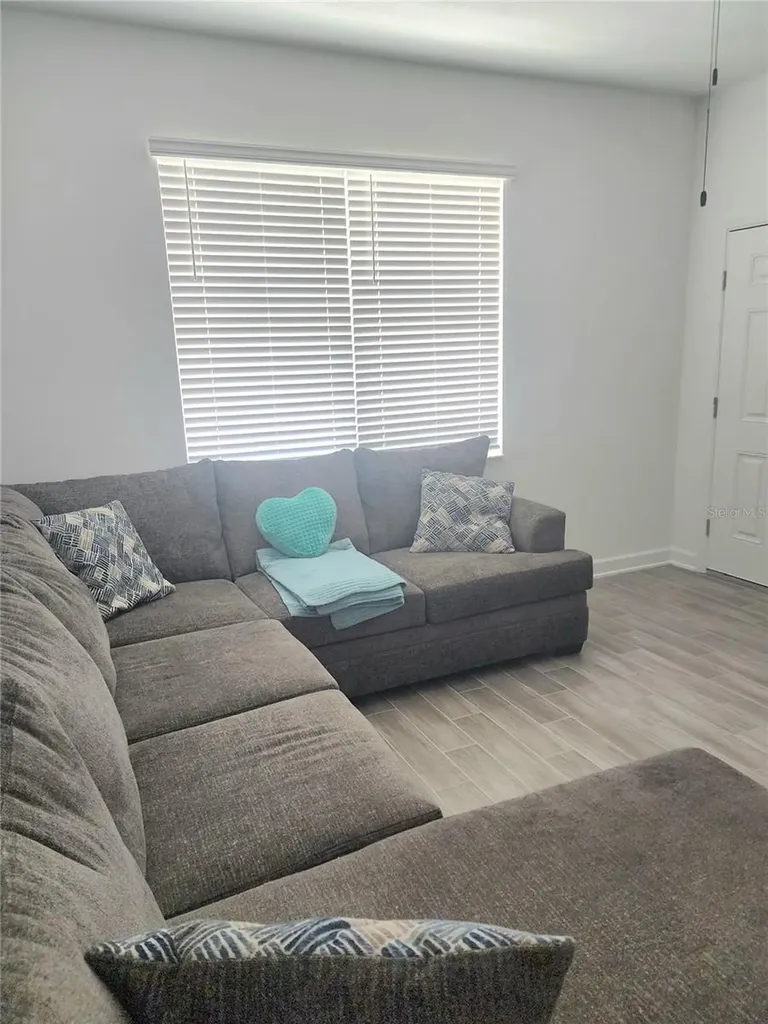 1743 Good Neighbor Loop Kissimmee FL 34744