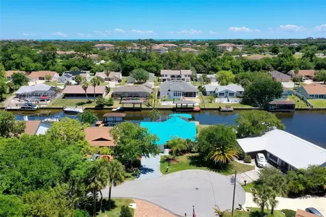 21 Crescent Court S Palm Coast FL 32137