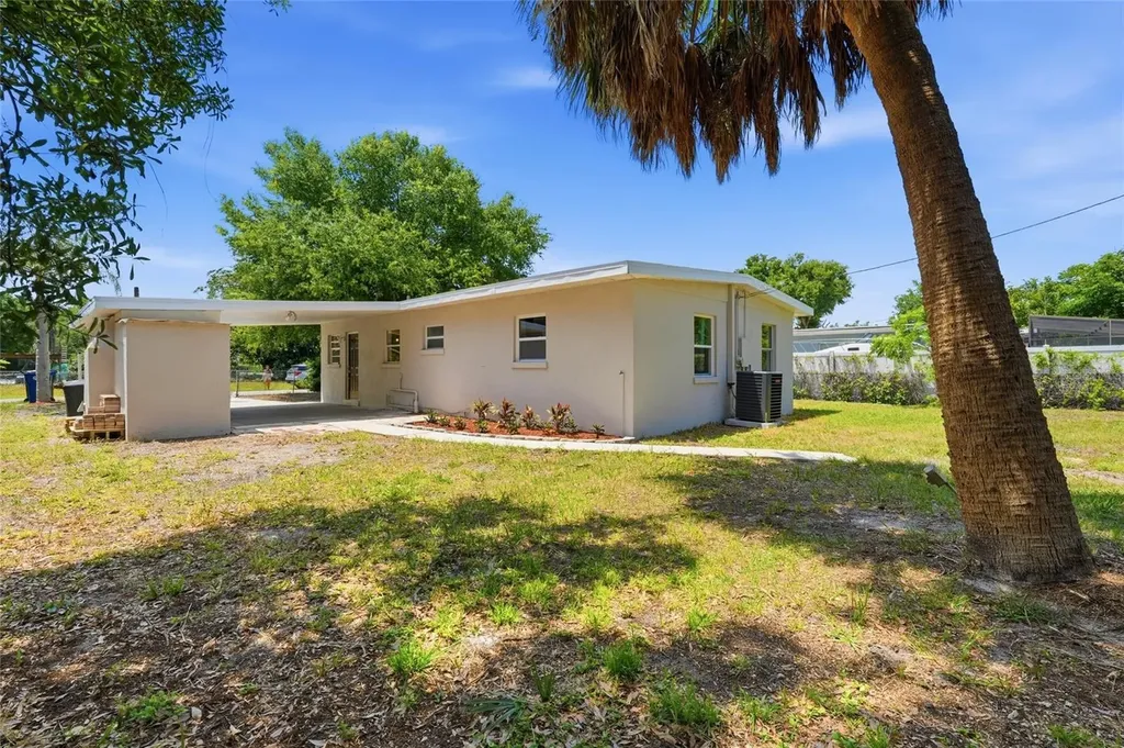 2827 22nd Street W Bradenton FL 34205