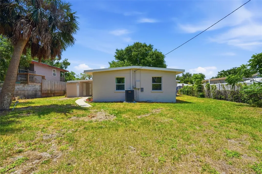 2827 22nd Street W Bradenton FL 34205