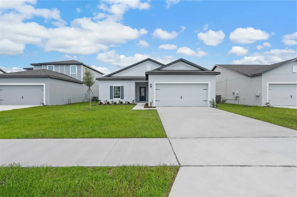 13261 Tula Loop Astatula FL 34705