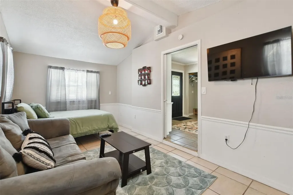4818 Holiday Drive Tampa FL 33615