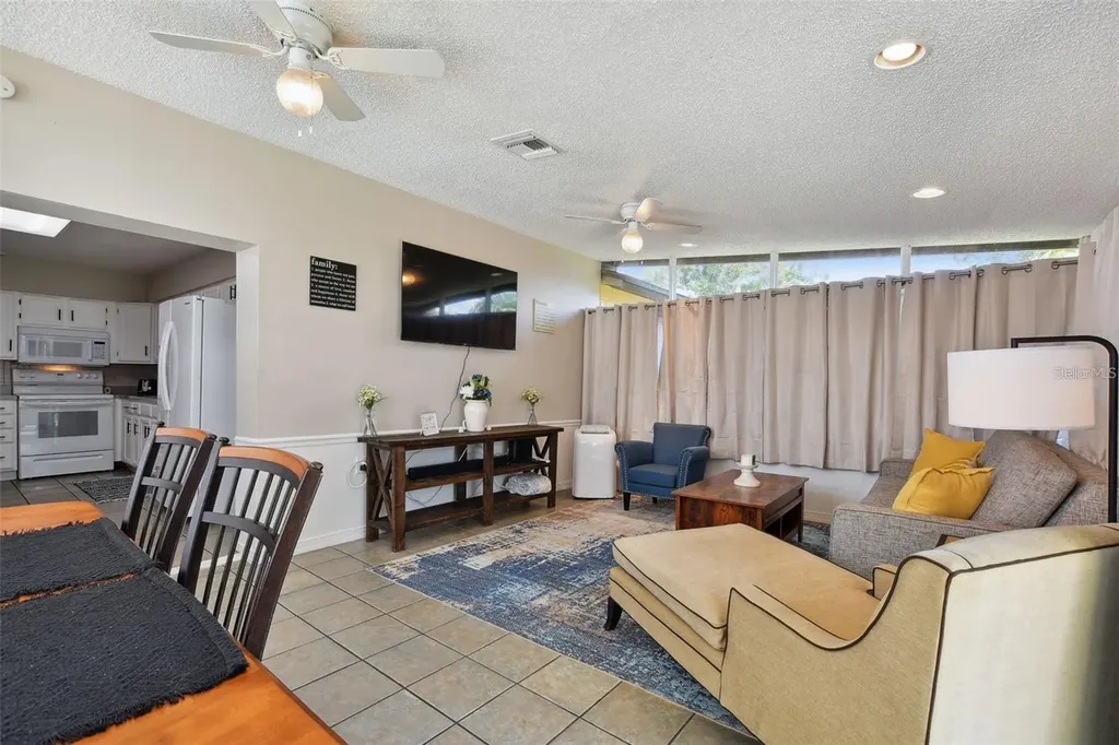 4818 Holiday Drive Tampa FL 33615