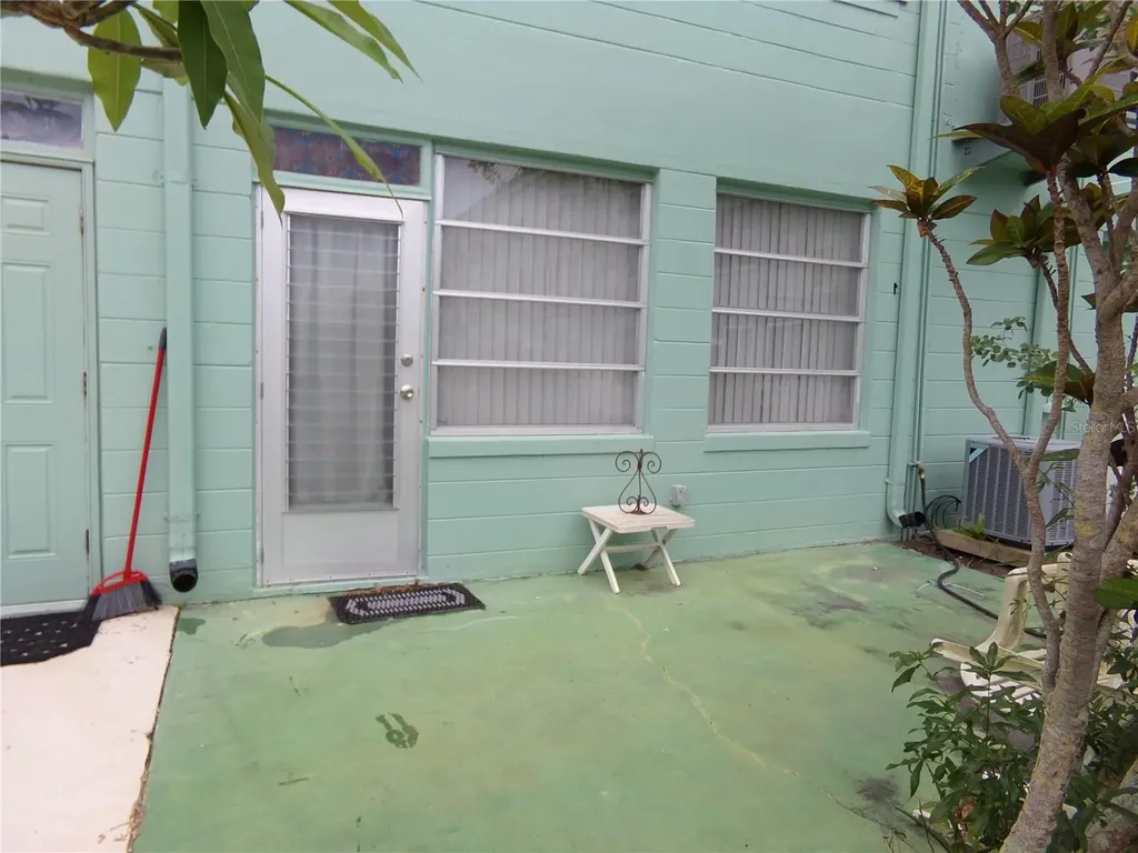 2042 Australia Way W Clearwater FL 33763