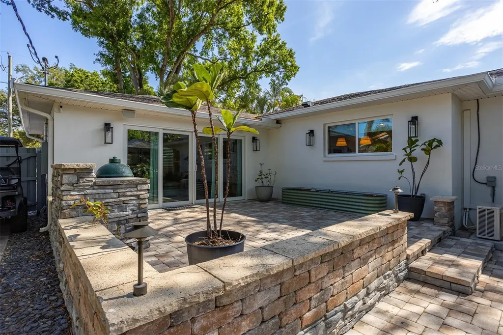 4110 W Mullen Avenue Tampa FL 33609