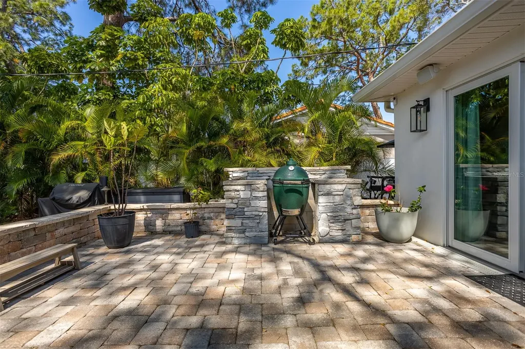 4110 W Mullen Avenue Tampa FL 33609