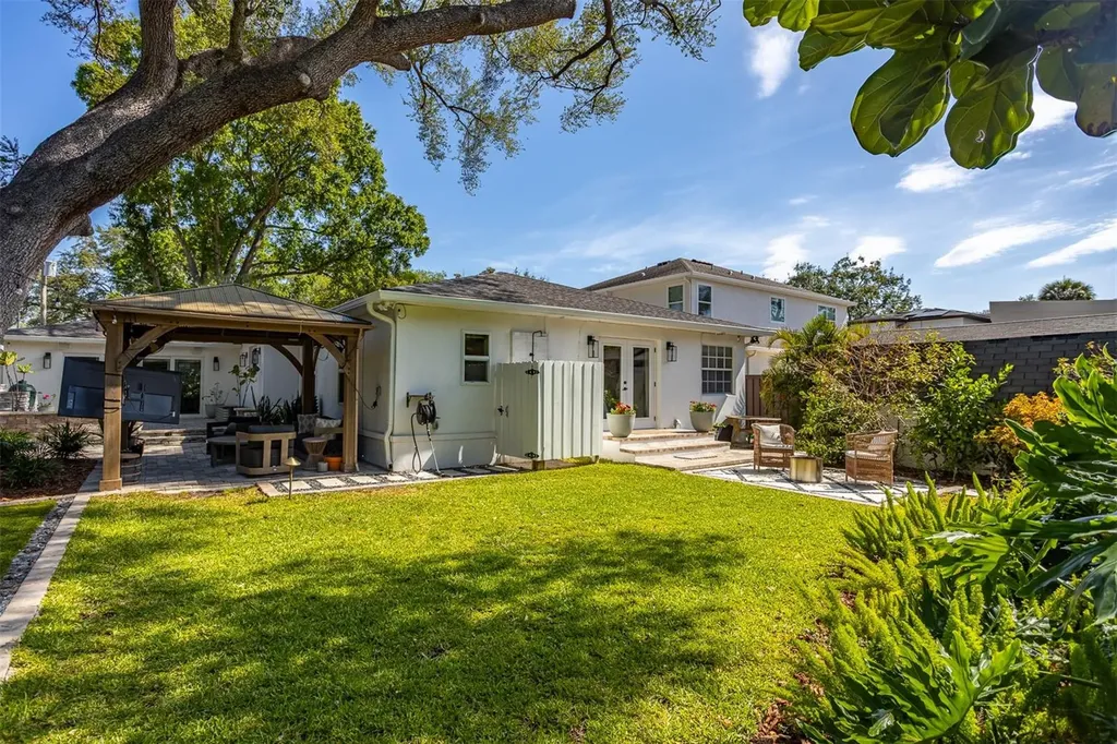 4110 W Mullen Avenue Tampa FL 33609