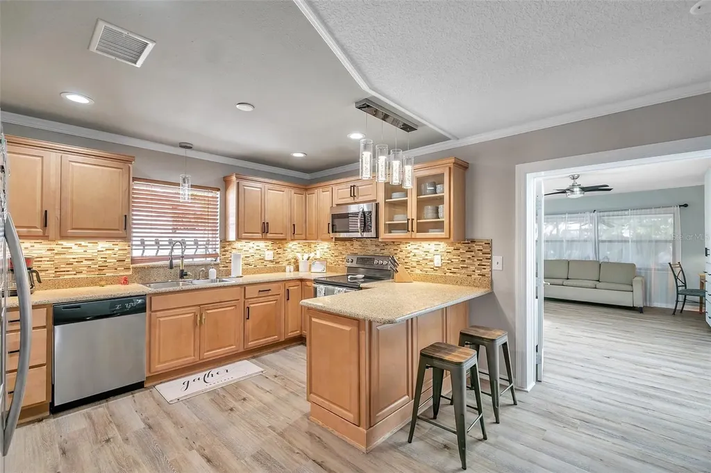 717 Carolina Avenue Tarpon Springs FL 34689