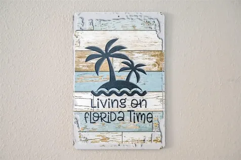 717 Carolina Avenue Tarpon Springs FL 34689