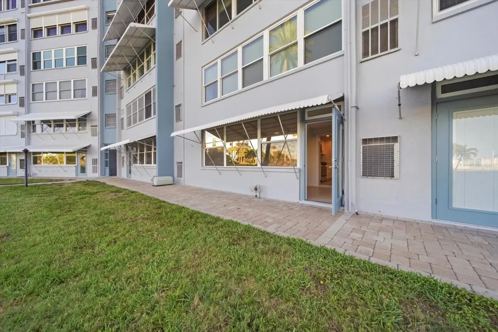 1868 Shore South Pasadena FL 33707