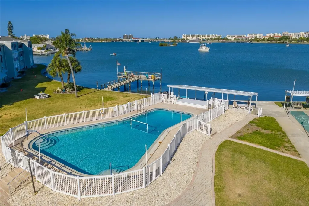 1868 Shore South Pasadena FL 33707