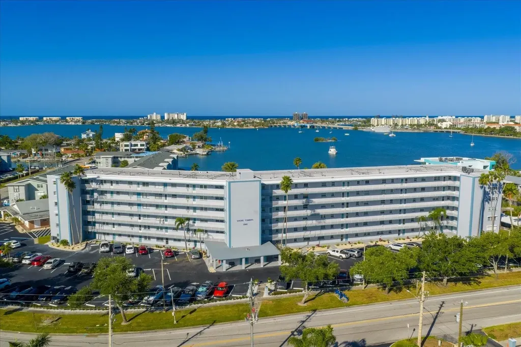 1868 Shore South Pasadena FL 33707