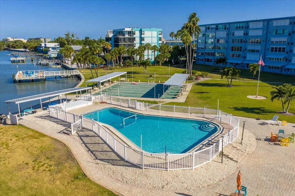 1868 Shore South Pasadena FL 33707