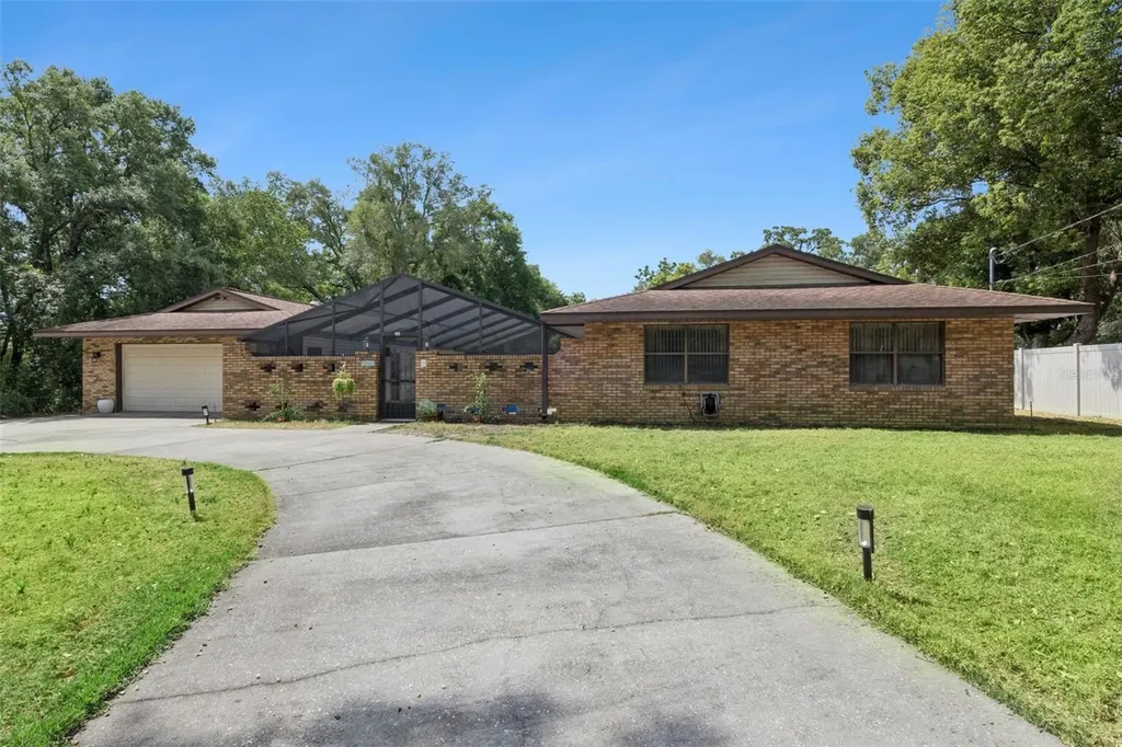 209 E Catawba Street Fruitland Park FL 34731