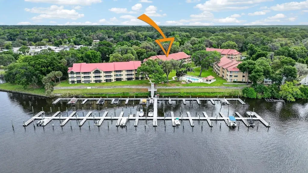 99 Broad River Place Welaka FL 32193