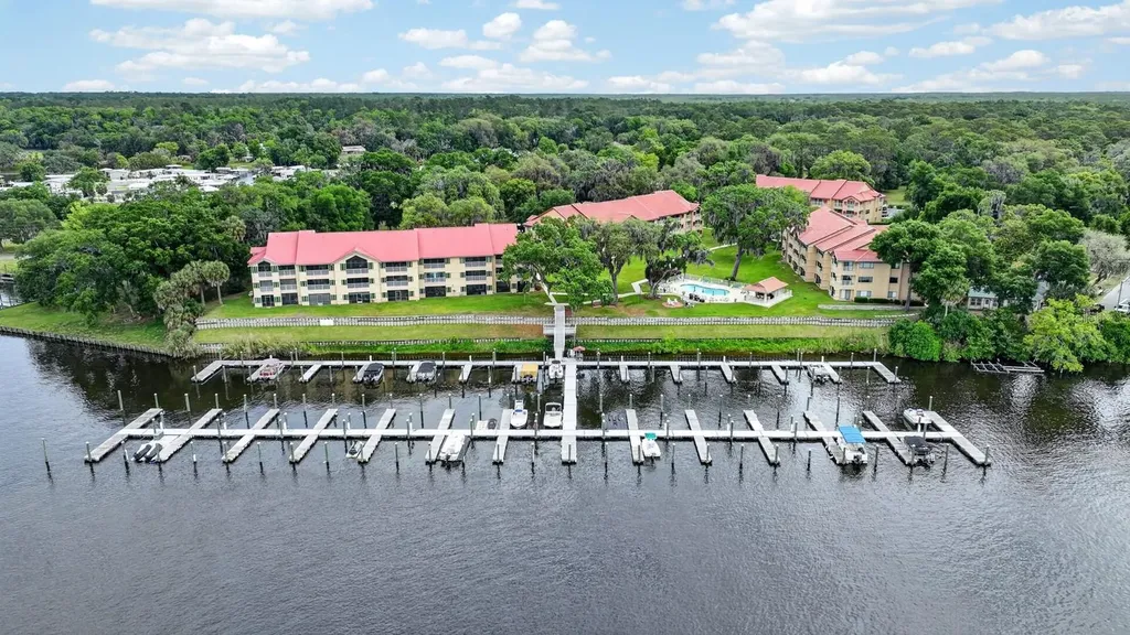 99 Broad River Place Welaka FL 32193