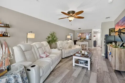 99 Broad River Place Welaka FL 32193