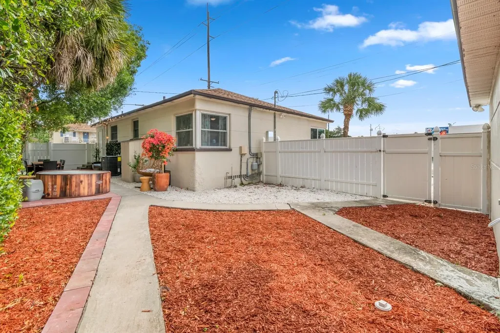2402 W Cypress Street Tampa FL 33609