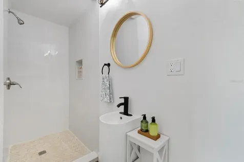 2402 W Cypress Street Tampa FL 33609