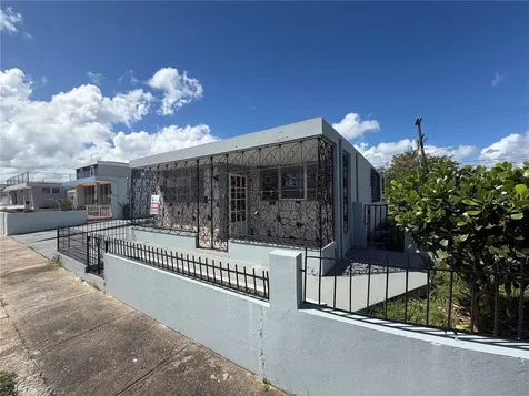 Calle Montreal Caguas Norte Caguas PR 00725