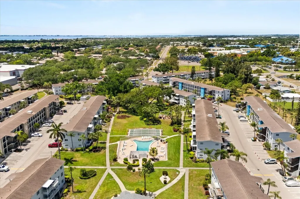 2425 Flamingo Boulevard Bradenton FL 34207