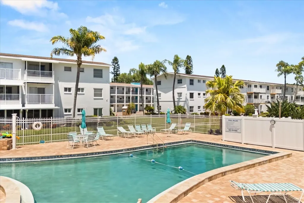 2425 Flamingo Boulevard Bradenton FL 34207