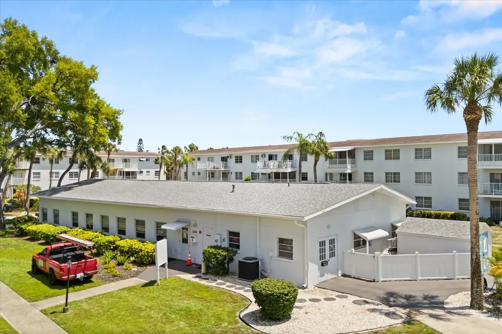 2425 Flamingo Boulevard Bradenton FL 34207