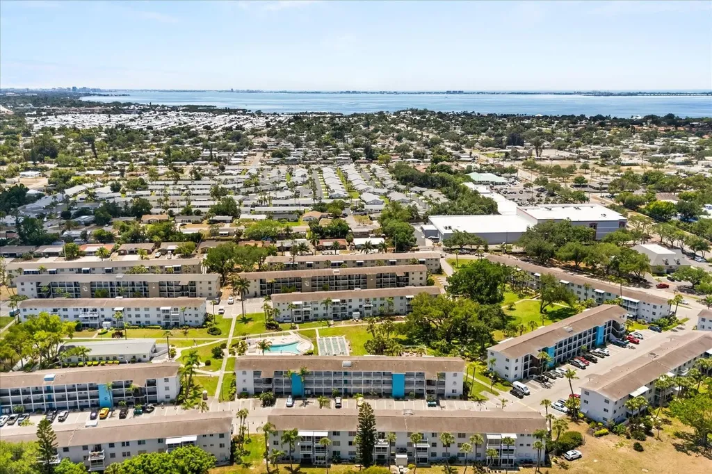 2425 Flamingo Boulevard Bradenton FL 34207