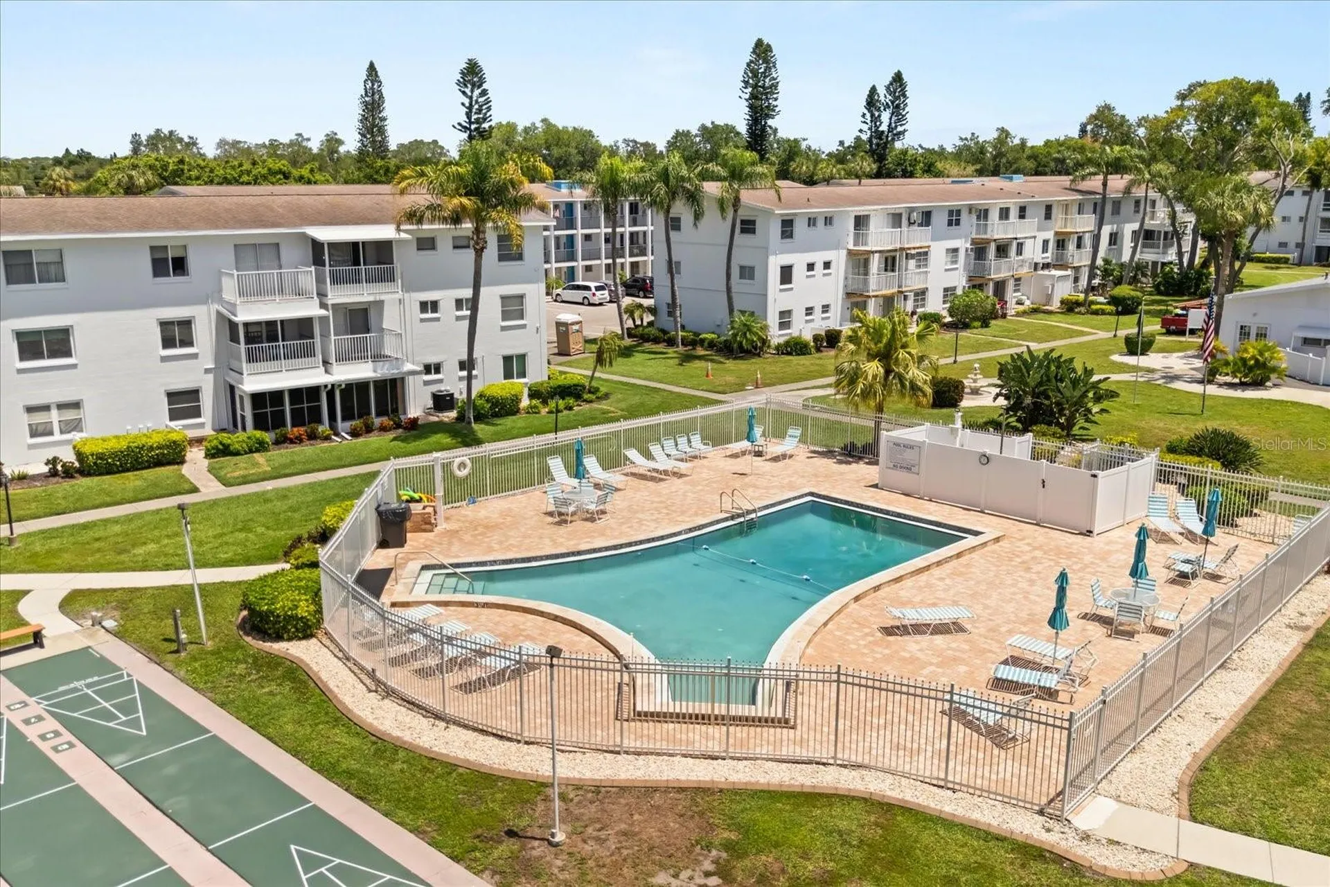 2425 Flamingo Boulevard Bradenton FL 34207