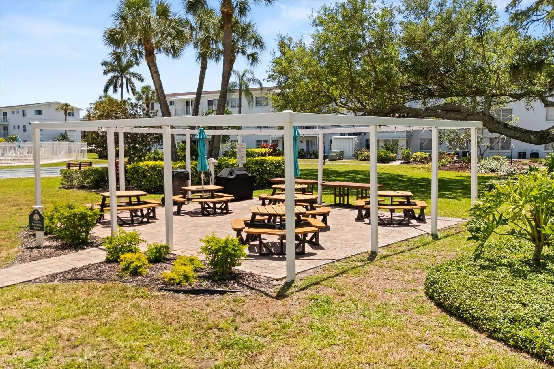 2425 Flamingo Boulevard Bradenton FL 34207