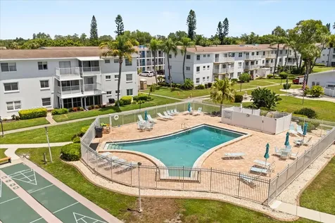 2425 Flamingo Boulevard Bradenton FL 34207