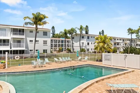2425 Flamingo Boulevard Bradenton FL 34207