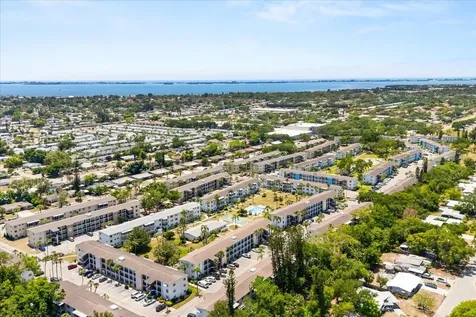 2425 Flamingo Boulevard Bradenton FL 34207
