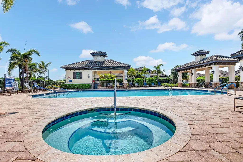 4417 Amalfi Avenue Sarasota FL 34243