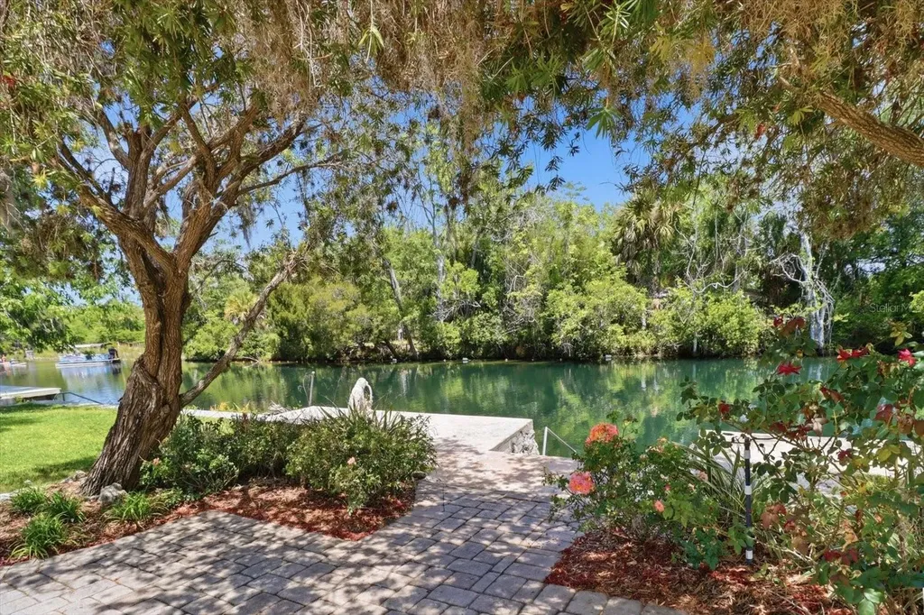 939 SE 3rd Avenue Crystal River FL 34429