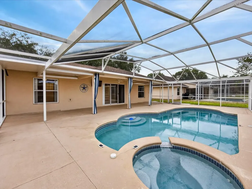 703 Sunridge Woods Boulevard Davenport FL 33837