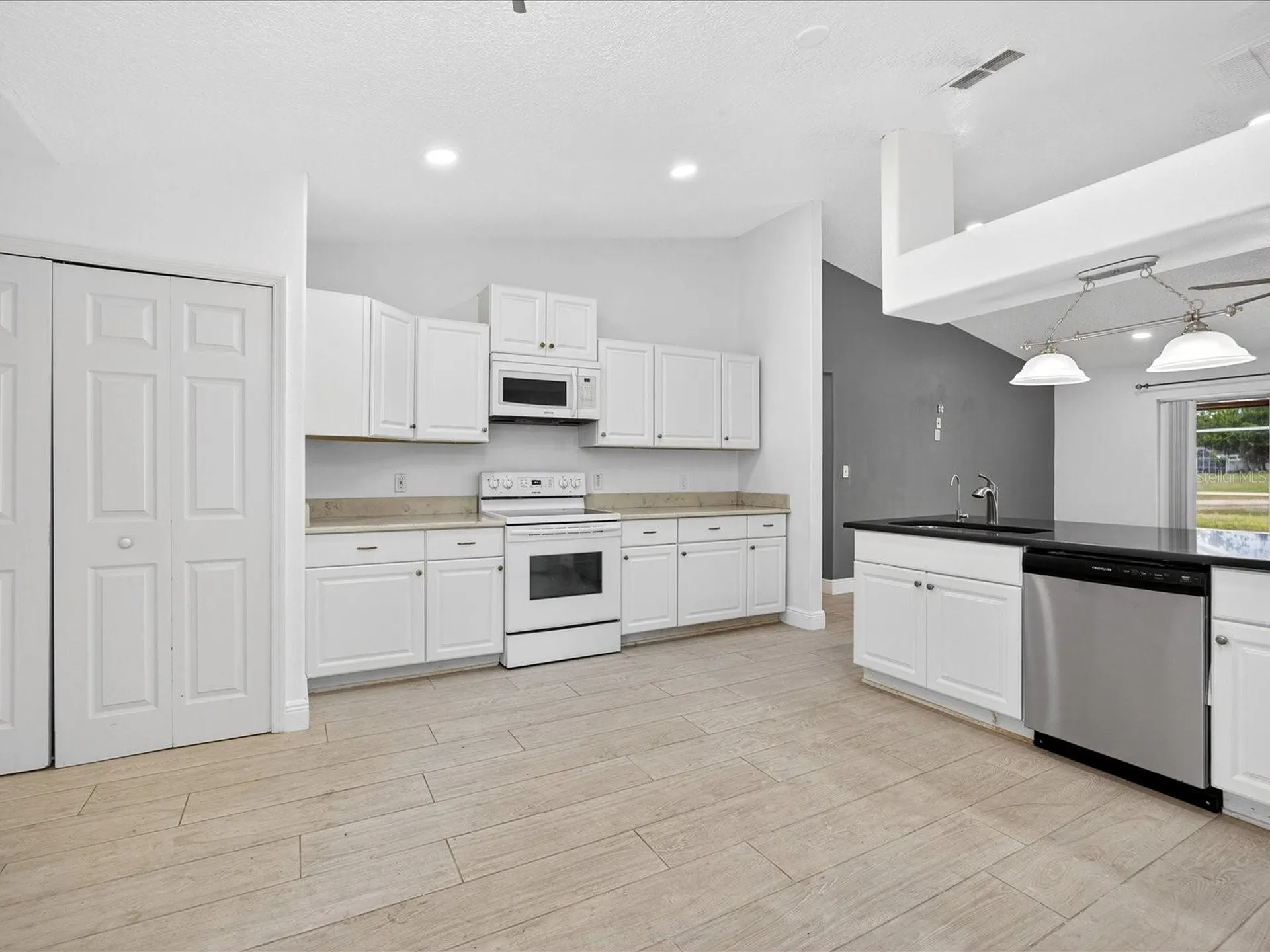 703 Sunridge Woods Boulevard Davenport FL 33837