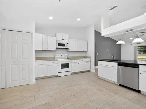 703 Sunridge Woods Boulevard Davenport FL 33837