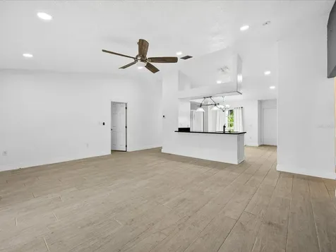 703 Sunridge Woods Boulevard Davenport FL 33837