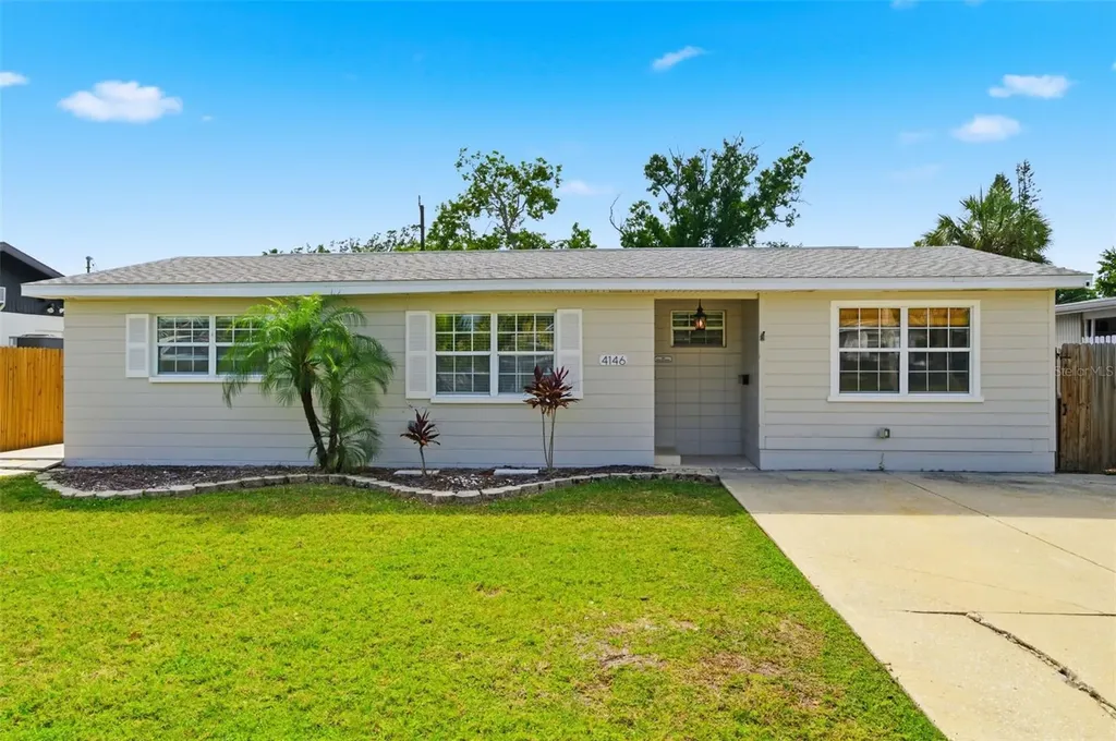 4146 Des Moines Street NE St Petersburg FL 33703
