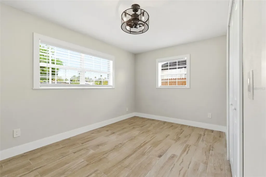 4146 Des Moines Street NE St Petersburg FL 33703
