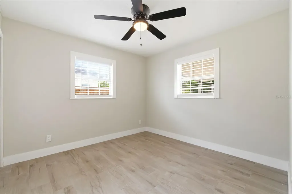 4146 Des Moines Street NE St Petersburg FL 33703