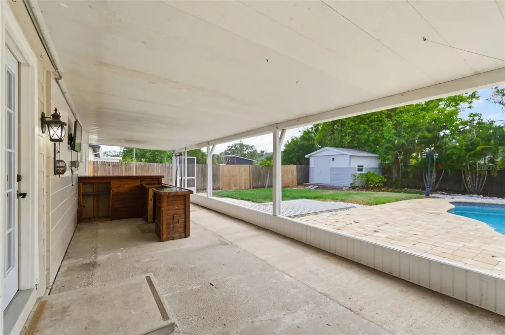 4146 Des Moines Street NE St Petersburg FL 33703