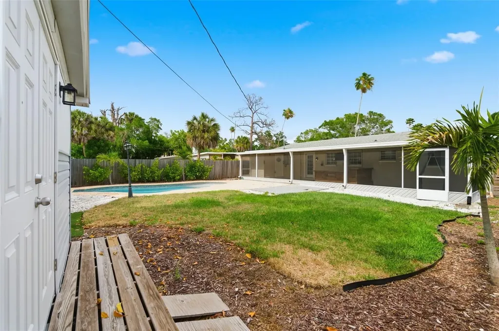 4146 Des Moines Street NE St Petersburg FL 33703
