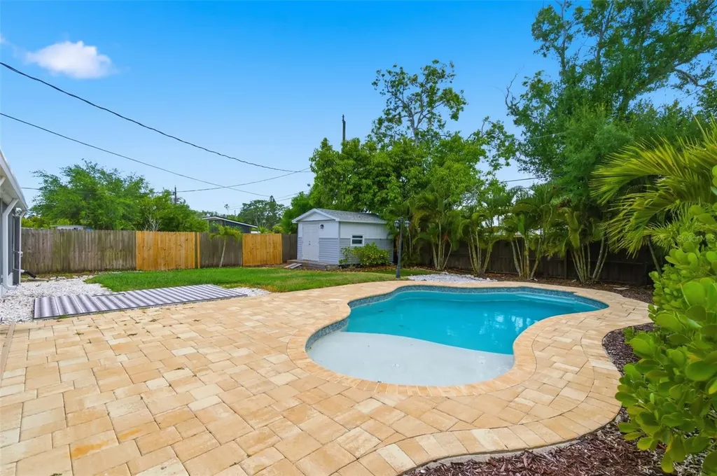 4146 Des Moines Street NE St Petersburg FL 33703