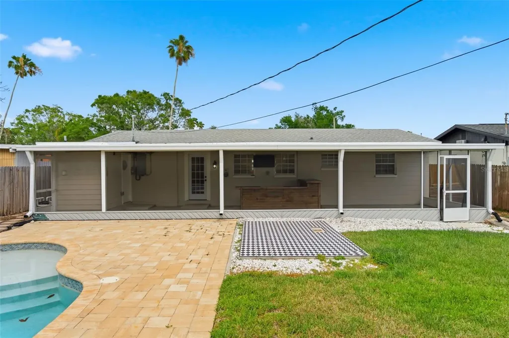 4146 Des Moines Street NE St Petersburg FL 33703