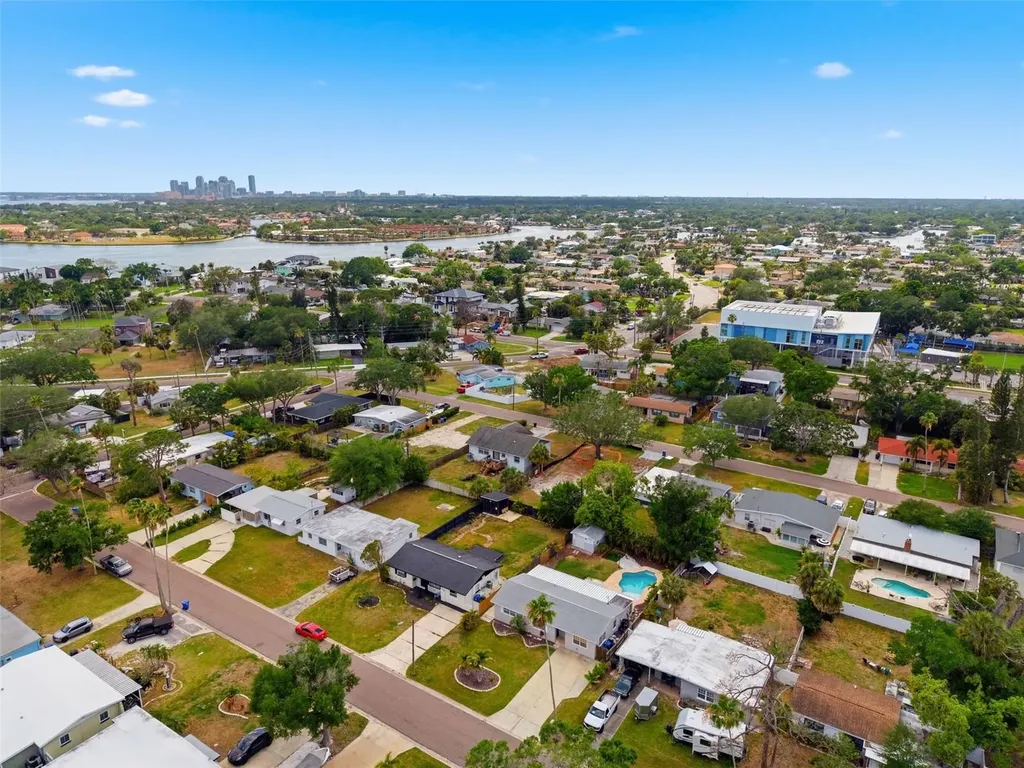 4146 Des Moines Street NE St Petersburg FL 33703