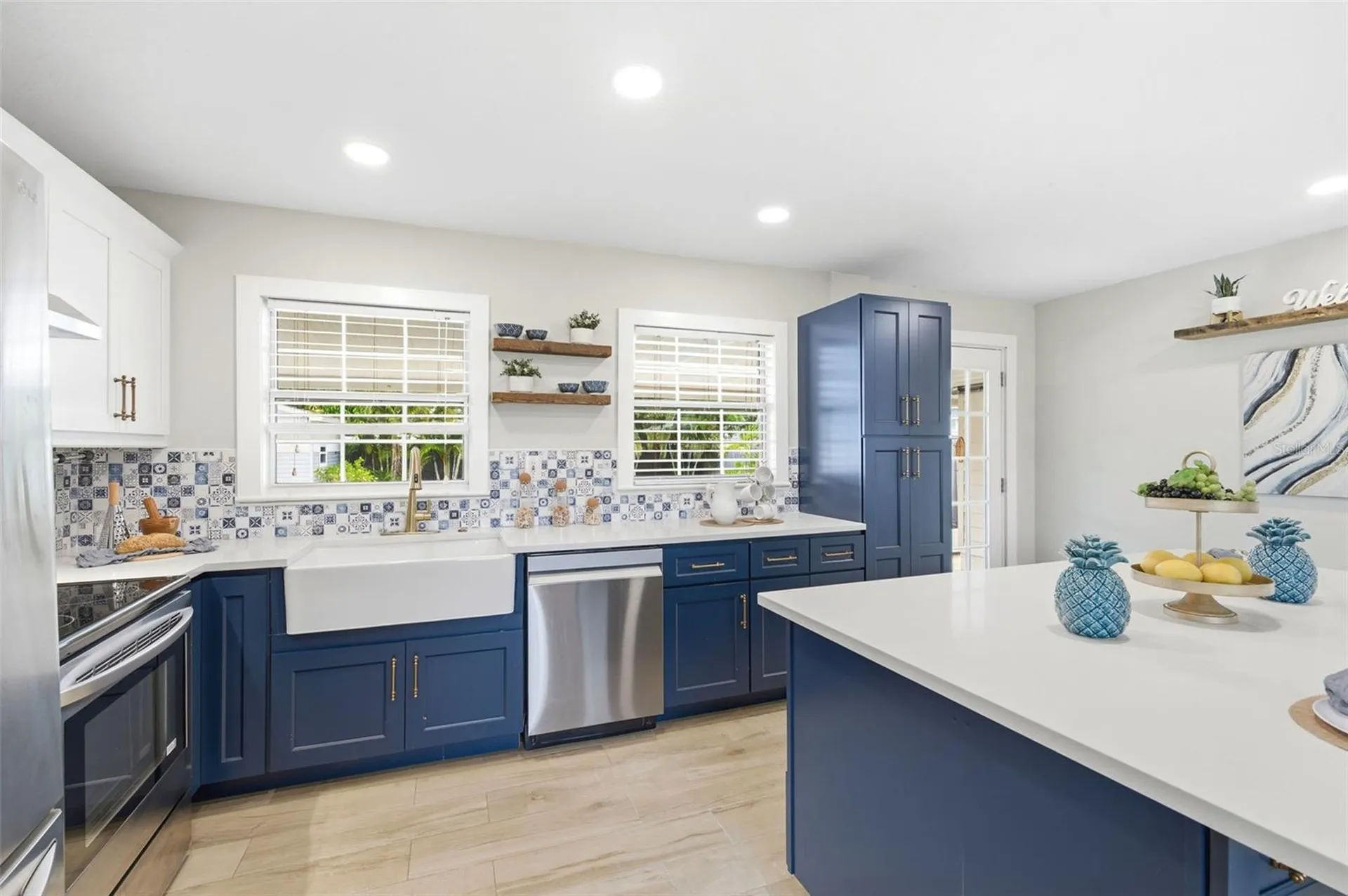 4146 Des Moines Street NE St Petersburg FL 33703